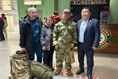 В аэропорту Якутска встретили военнослужащего, прибывшего из зоны СВО / Айаал Аргунов Якутск Якутск Республика Саха (Якутия)