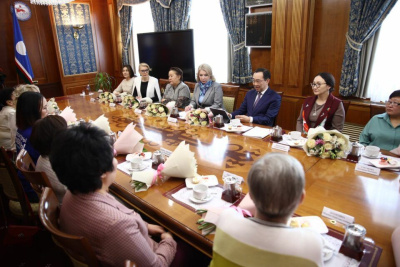 Айсен Николаев поздравил с наступающим 8 Марта якутянок, помогающих участникам СВО / ЯСИА Якутск Якутск Республика Саха (Якутия)