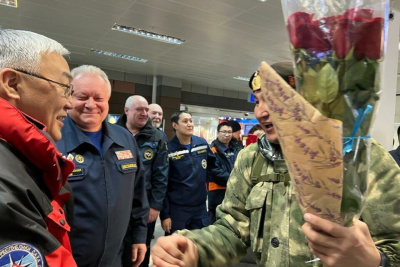 Вернувшихся из зоны спецоперации бойцов встретили родные и коллеги в Якутске / ЯСИА Якутск Якутск Республика Саха (Якутия)