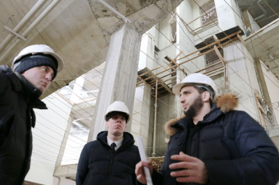 На стройках района работа должна кипеть /    