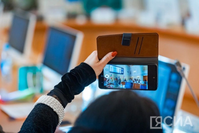 Эксперт рассказал, как правильно заряжать смартфон в автомобиле / ЯСИА   