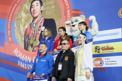 Юниорки принесли Якутии две золотые медали турнира Романа Дмитриева / Дьулустаан Сергеев Якутск Якутск Республика Саха (Якутия)
