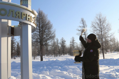 Стелу «Полярный круг» освятили священники Мирнинского и Ленского благочиний /   Мирнинский Республика Саха (Якутия)