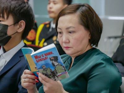 В Якутске презентовали сборник стихов бойцов специальной военной операции / Дьулустаан Сергеев Якутск Якутск Республика Саха (Якутия)