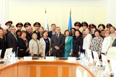 Заслуженный строитель РФ Юрий Буслаев презентовал книгу о наркомах, министрах Якутии и ЯАССР / Саина Титова   