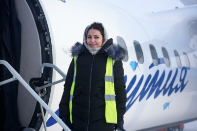 «Благодаря полетам я узнала людей!»: бортпроводник авиакомпании «Якутия» рассказала о своей работе / ЯСИА   