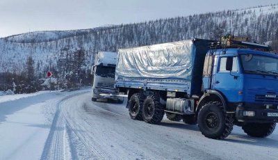 Экспедиция Службы спасения Якутии помогла отбуксировать большегруз в Оймяконском районе / ЯСИА   