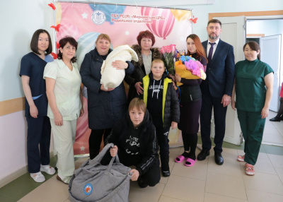 Скоро отец увидит первенца /    