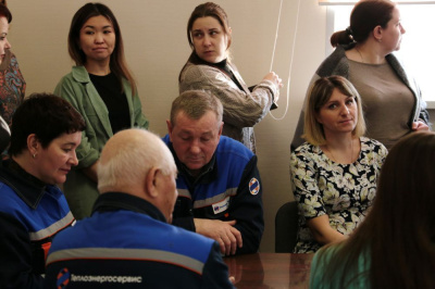 За обязательствами, нужно видеть людей /    