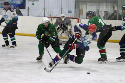 Чемпионами Мирнинского района стали хоккеисты Мирного /   Мирнинский Республика Саха (Якутия)