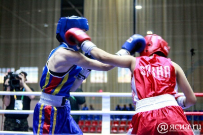 Два юных боксёра из Якутии выиграли золото первенства Дальнего Востока / Дьулустаан Сергеев   