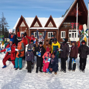 Лыжники и сноубордисты открыли горнолыжный сезон /    