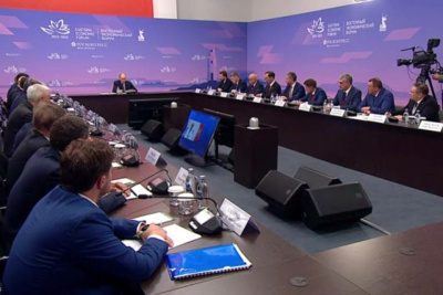 Развитие топливно-энергетического комплекса ДФО обсудили на ВЭФ-2025 / ЯСИА   