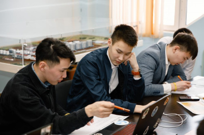 Качаем нефть и компетенции /    