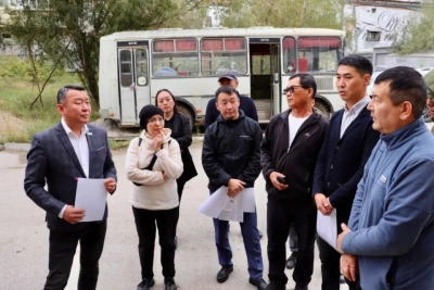 Министр ЖКХ и энергетики Якутии проверил ход капремонта многоквартирных домов в Якутске / ЯСИА Якутск Якутск Республика Саха (Якутия)