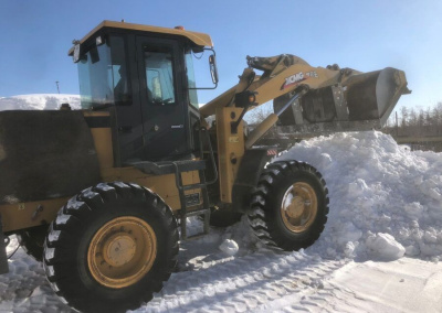 Активисты «Единой России» вывезли 1000 кубов снега в Мархе и Магане / ЯСИА   