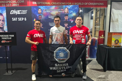 Боец из Якутии Денис Андреев одержал победу в бою азиатского промоушена / Дьулустаан Сергеев   