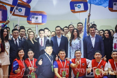 Чемпионы Олимпийских игр пришли поддержать участников гонки ГТО фестиваля «Муус Устар» / Айаал Аргунов   