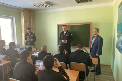 Военные вузы провели профориентационные занятия для курсантов Якутской кадетской школы / Айаал Аргунов   