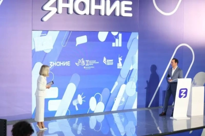 Глава Якутии выступил перед студентами ДВФУ и участниками ВЭФ-2025 / ЯСИА   