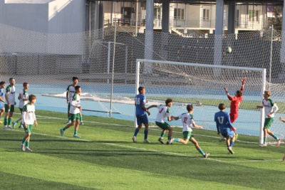 Футболист из Якутии забил гол с 40 метров в матче с «Локомотивом» / Дьулустаан Сергеев   