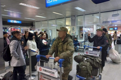 Демобилизованных и раненого участников СВО встретили в аэропорту Якутска / ЯСИА Якутск Якутск Республика Саха (Якутия)