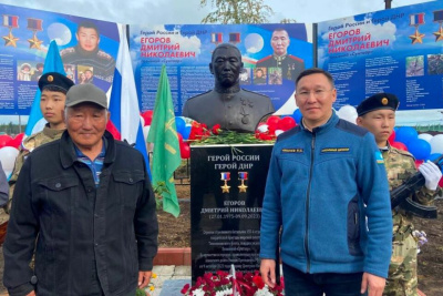 В Сунтарском улусе открыли сквер памяти Героя России Дмитрия Егорова / ЯСИА   