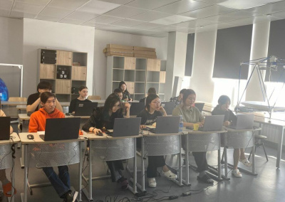 Почти пять тысяч детей прошли обучение в новом корпусе Малой академии наук Якутии / Айаал Аргунов   