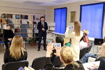 У людей есть потребность помогать миру /    