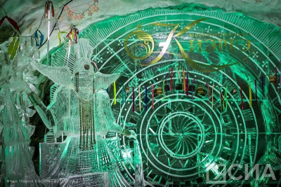 В «Царстве вечной мерзлоты» открыли ледовую композицию с серебряными украшениями / Анна Лебединская Якутск Якутск Республика Саха (Якутия)