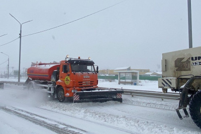 Порядка ста единиц спецтехники задействованы в уборке снега в Якутске / ЯСИА Якутск Якутск Республика Саха (Якутия)