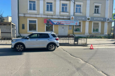 В Якутске мужчина получил перелом ноги, попав под колеса автомобиля / ЯСИА   