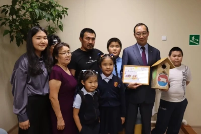 В Черском глава Якутии встретился с семьей Натальи Кемлиль / ЯСИА   