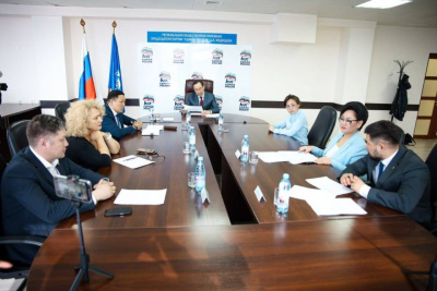 Айсен Николаев поручил мэрии Якутска предоставить студентке-сироте квартиру   / ЯСИА Якутск Якутск Республика Саха (Якутия)