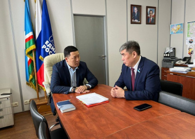 Документы на предварительное голосование подал ректор СВФУ Анатолий Николаев / ЯСИА   