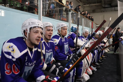 В Якутске провели первые матчи чемпионата республики по хоккею среди мужчин / Дьулустаан Сергеев Якутск Якутск Республика Саха (Якутия)