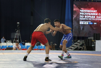 В Якутске стартовал чемпионат республики по хапсагаю с участием почти 500 борцов / Дьулустаан Сергеев Якутск Якутск Республика Саха (Якутия)