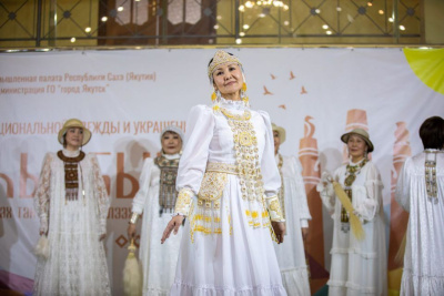 В Якутске прошла выставка-ярмарка национальной одежды и украшений / ЯСИА Якутск Якутск Республика Саха (Якутия)