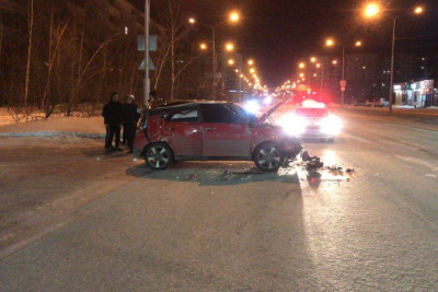 В центре Якутска пьяная девушка перевернула авто / ЯСИА Якутск Якутск Республика Саха (Якутия)