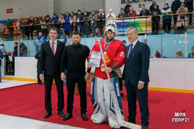 Наши хоккеисты - бронзовые призеры республики /    