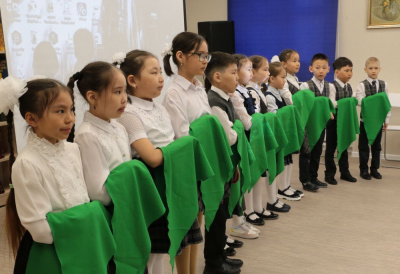 В библиотеке Мирного открылся экофестиваль «Зеленый алмаз» /    