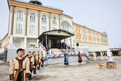 Новое здание Мюрюнской средней школы № 2 открылось в Усть-Алданском районе / Мария Архипова   