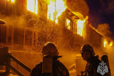 Два человека пострадали при пожаре в многоквартирном доме в Якутске / ЯСИА Якутск Якутск Республика Саха (Якутия)