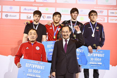 В Якутске определены медалисты по шести весовым категориям первенства России по вольной борьбе / Дьулустаан Сергеев Якутск Якутск Республика Саха (Якутия)