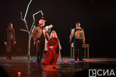 Сочетая несочетаемое: в Саха театре показали островский «Лес» в интерпретации Сергея Потапова / Виктория Сергеева   