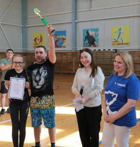 Семья Кокориных из Алмазного стала победителем соревнований «С папой к победе!» /    