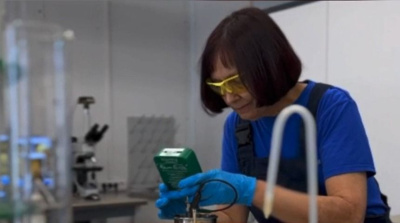 Лаборант «Саханефтегазсбыта» Гузель Селиверстова претендует на премию «Человек труда» / Мария Архипова   