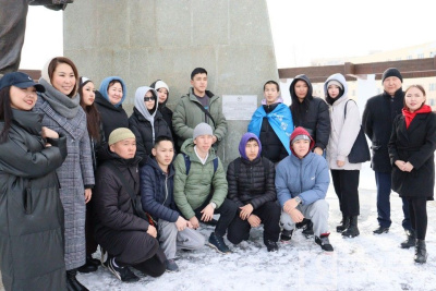 Информационная надпись появилась на памятнике Исидору Барахову в Якутске / Иванова Светлана Якутск Якутск Республика Саха (Якутия)