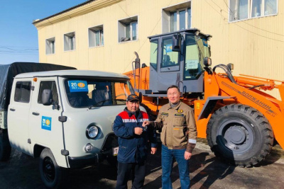 Новую коммунальную спецтехнику доставили в Верхоянский район Якутии / ЯСИА   