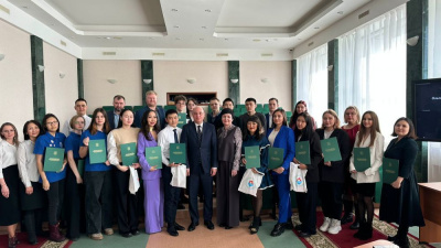 В администрации района наградили участников молодежного фестиваля «Муус устар» /    